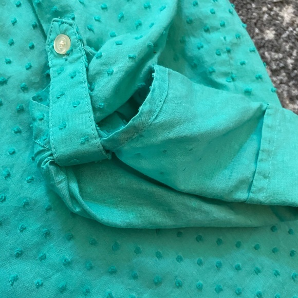 Beautiful, soft and fun button down - Picture 4 of 4